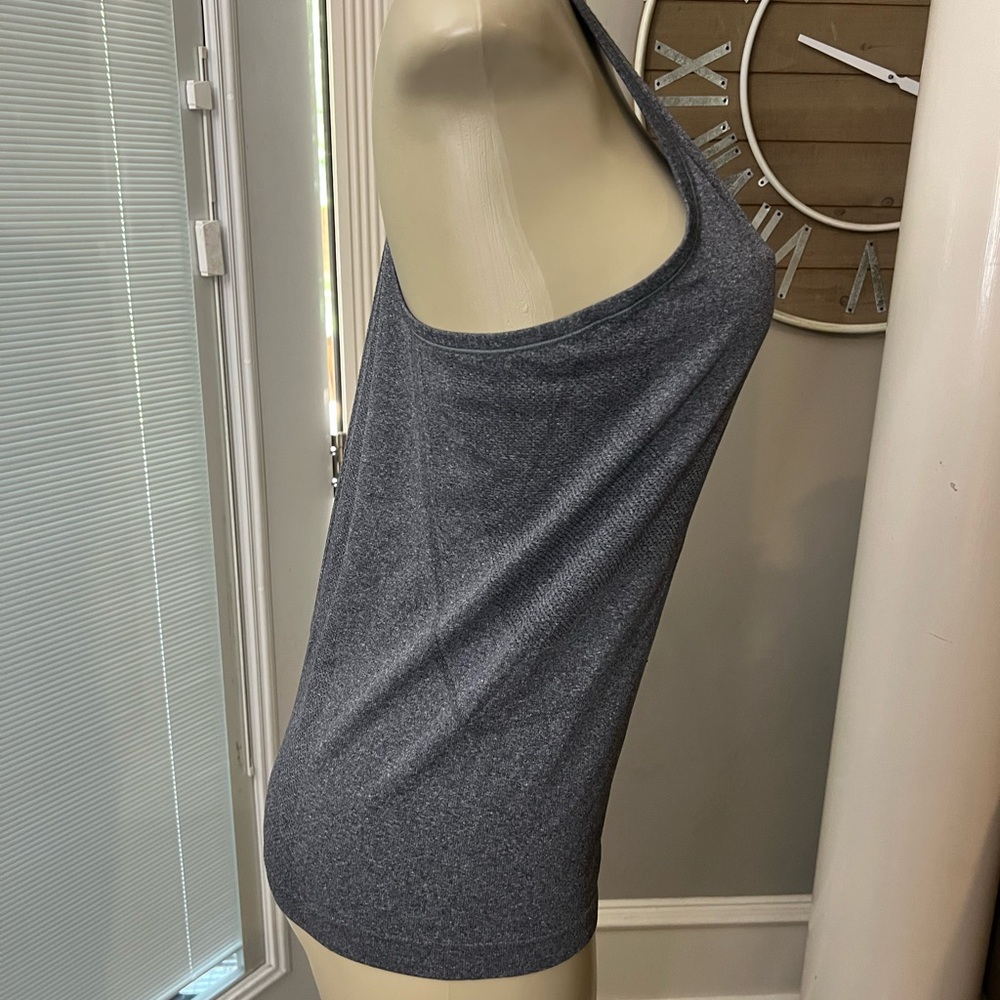 Lululemon - Picture 3 of 7